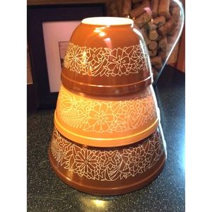 Vintage Pyrex Nesting Bowls in Woodland Pattern